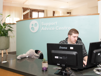 2207TheAdviceCentre001-Large-q8a49l8vg1cxd4svw7cc7ppzl1e7qkkl4zsrc3wt0a Southampton Universities Student Union Support advice centre reception